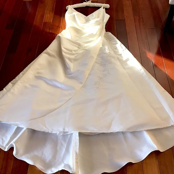 Eden Brides Elegantly Beaded Wedding Gown, 12 - Picture 3 of 13